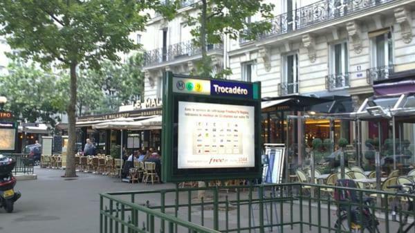 The Charming Trocadero Eiffel Tower Bed & Breakfast